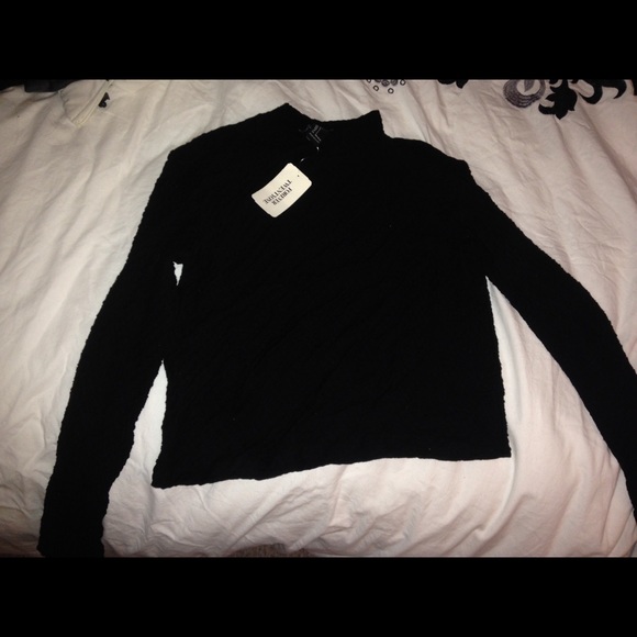 Forever 21 slight crop turtleneck style shirt