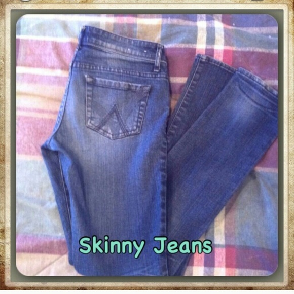 Hold.Jean bundle American eagle, delias, converse.