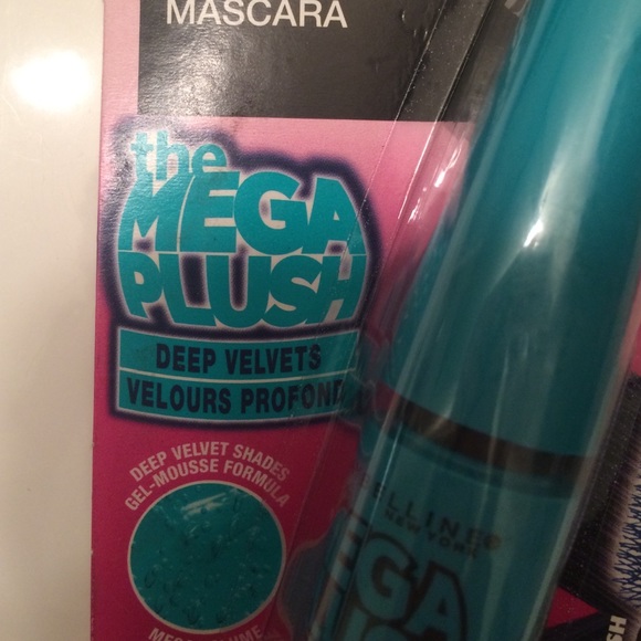 ❌SOLD❌ Maybelline Mega Plush mascara "navy velvet" - Picture 3 of 3
