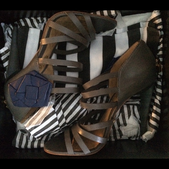 L.A.M.B. 'Rae' Sandal - Picture 4 of 4