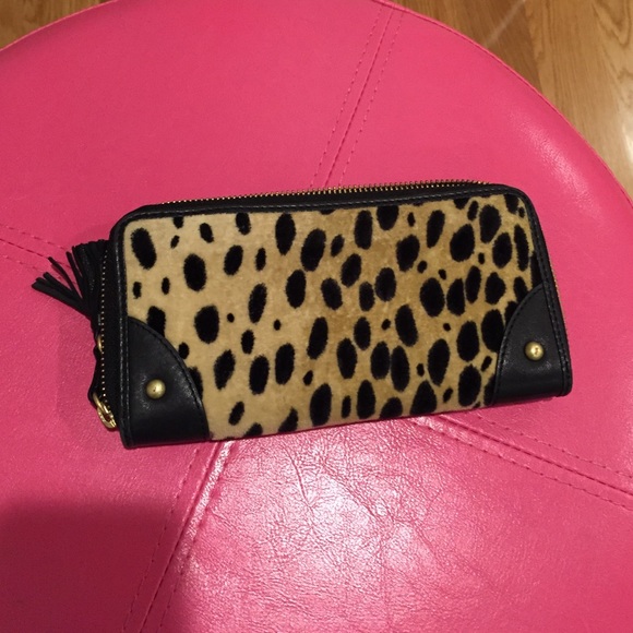 Sold !! Leopard print Juicy Wallet 🎀 - Picture 2 of 4