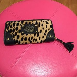 Sold !! Leopard print Juicy Wallet 🎀