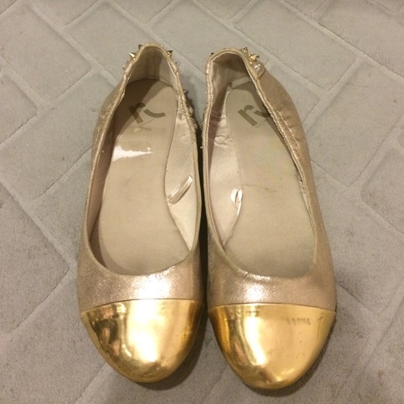 Metallic gold Report flats with spiked details
