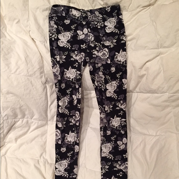 Vintage Black and White Floral Leggings