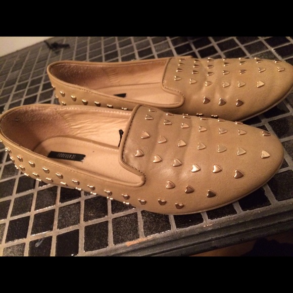 FOREVER 21 Heart Studded Flats😍💛 NWOT