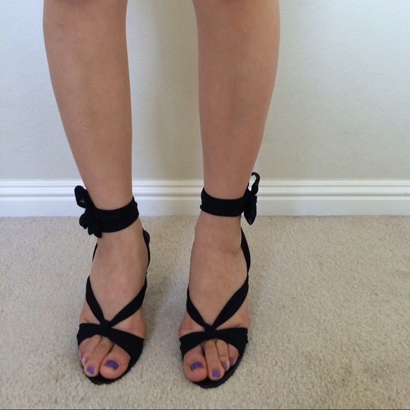 ❌SOLD❌BCBG Maxazria Convertible Blk Heels 8 8.5 - Picture 2 of 3
