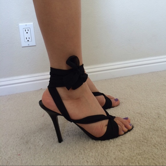 ❌SOLD❌BCBG Maxazria Convertible Blk Heels 8 8.5 - Picture 3 of 3