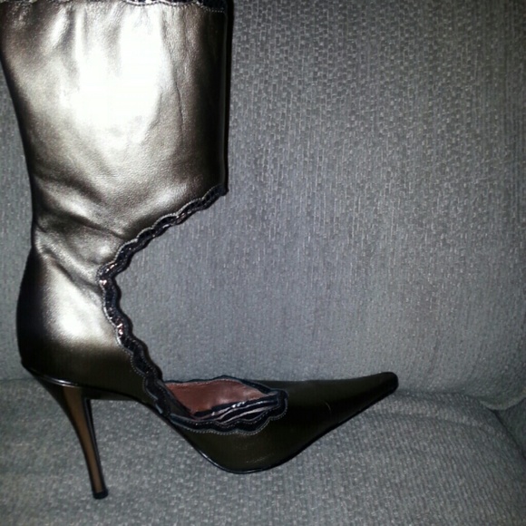 Heels - Picture 2 of 4