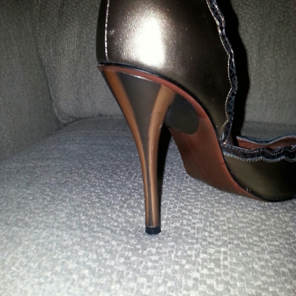 Heels - Picture 3 of 4