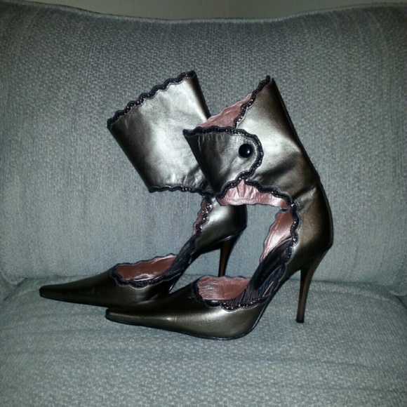 Heels - Picture 4 of 4