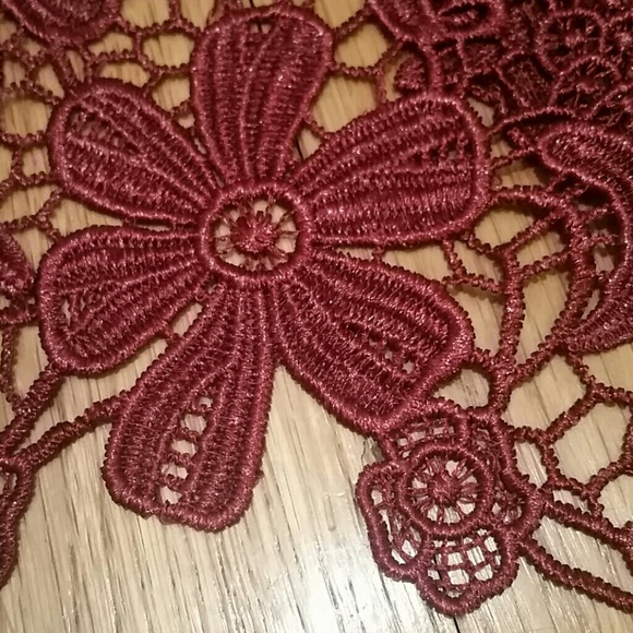 HP 6/13 Re:Named oxblood lace crop top - Picture 2 of 4