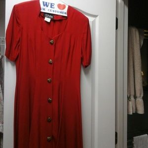 Reed short sleeve cocktail dress w heart buttons