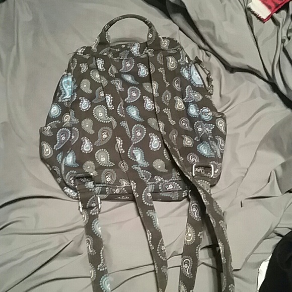 Tear-drop-like pattern backpack. - Picture 2 of 3
