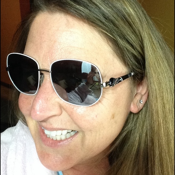 💥HOST PICK💥Emilio Pucci Sunglasses w/Case - Picture 2 of 4