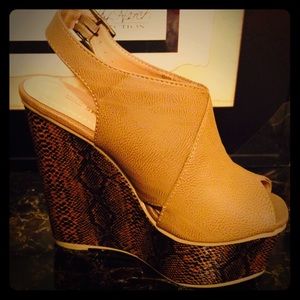 Cute snake print sling back wedges