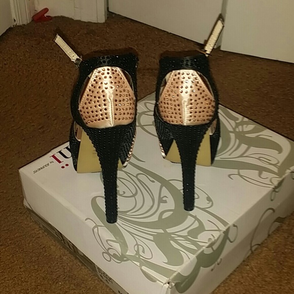 Shoes - Picture 2 of 4