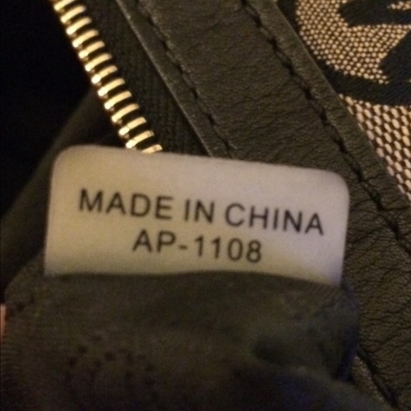 Authentic Michael Kors pre own bought it on here. - Picture 4 of 4