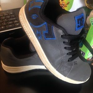 Boys DC Shoes size 2.5
