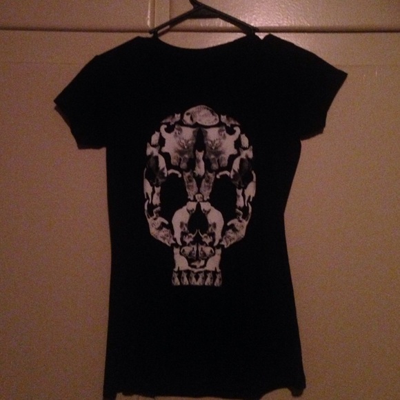 Small skull kitty kitten loot crate tee