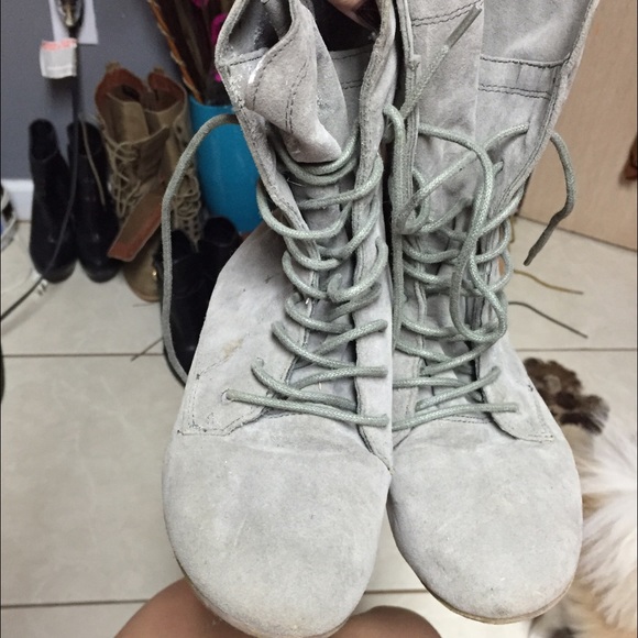 Light gray boots - Picture 2 of 2