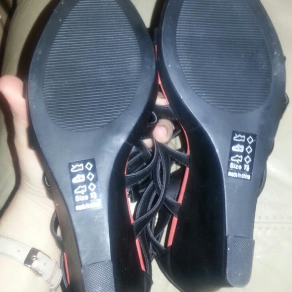 SOLD New Never Worn Wedges - Picture 2 of 4