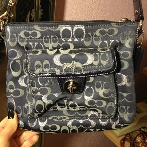 COACH CROSSBAG PURSE.