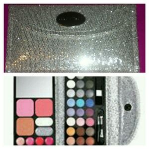 Wallet  Make-up Set ( Silver )