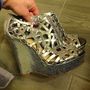 Gianni Bini silver wedges