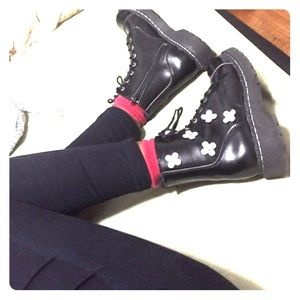 T.U.K flower 7 eye boot SALE!!