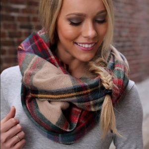 ❌ SOLD❌NWOT Tan Red Green Plaid Infinity Scarf