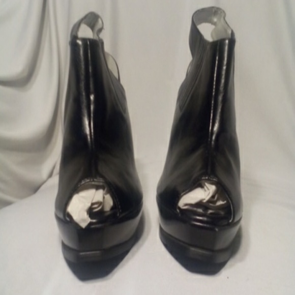 Heels - Picture 2 of 4