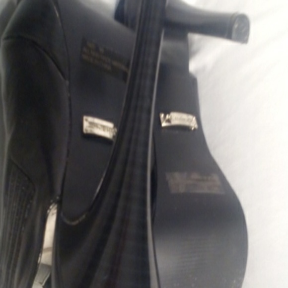 Heels - Picture 3 of 4