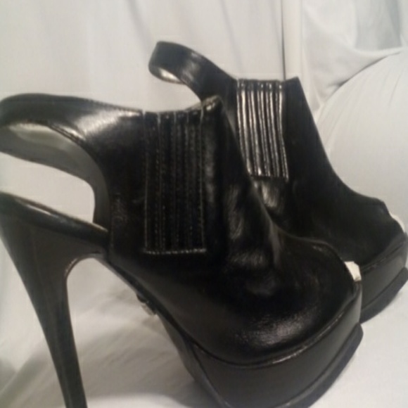 Heels - Picture 4 of 4