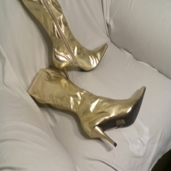 Boots - Picture 4 of 4