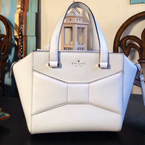 🚫SOLD🚫Kate spade small white 2 park avenue beau