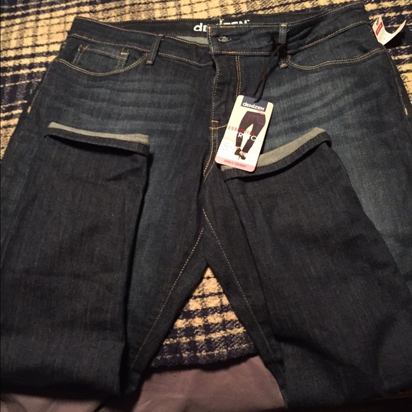 A great pair of ankle jeans :) very cute