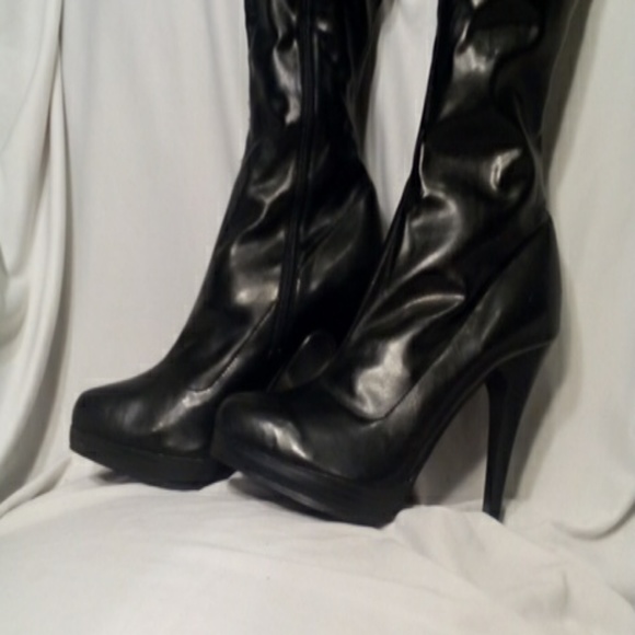 Boots - Picture 2 of 4