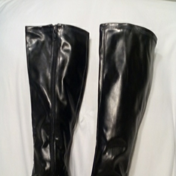 Boots - Picture 3 of 4