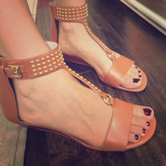 ❌❌SOLD❌❌MK leather studded Sandals - Picture 4 of 4