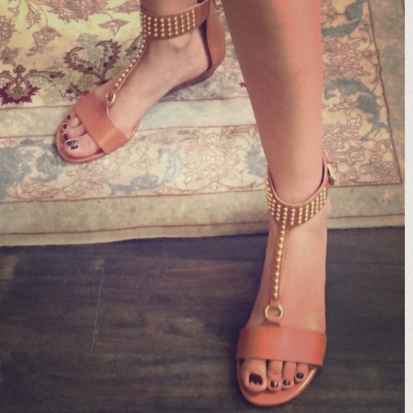 ❌❌SOLD❌❌MK leather studded Sandals - Picture 2 of 4