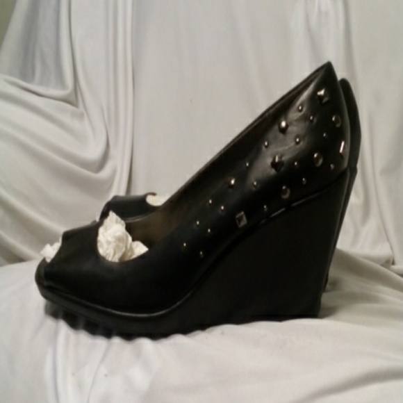 Heels - Picture 2 of 4