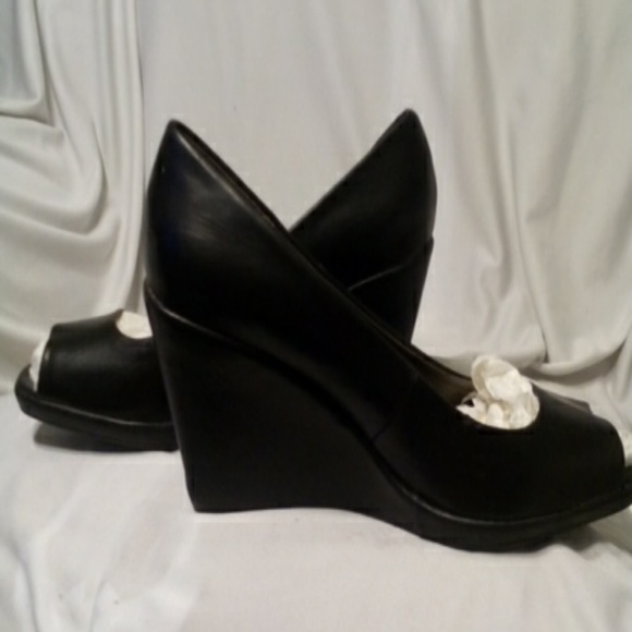Heels - Picture 3 of 4