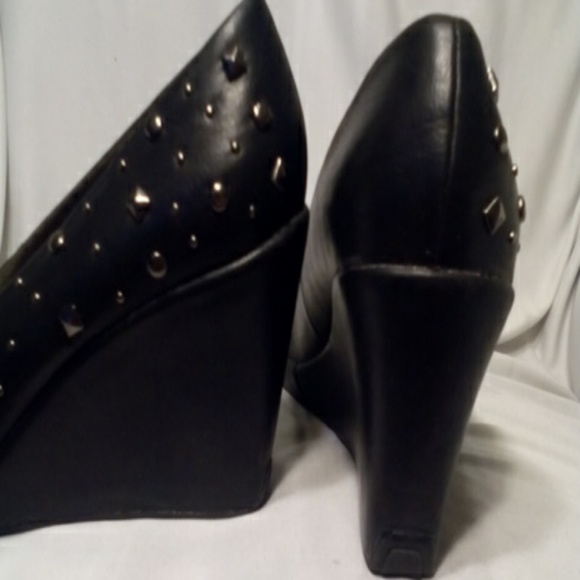 Heels - Picture 4 of 4