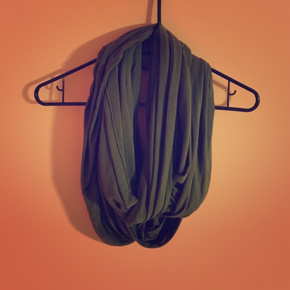 Brandy Melville Infinity Scarf