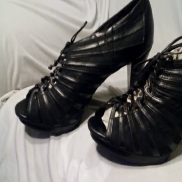 Heels - Picture 2 of 4