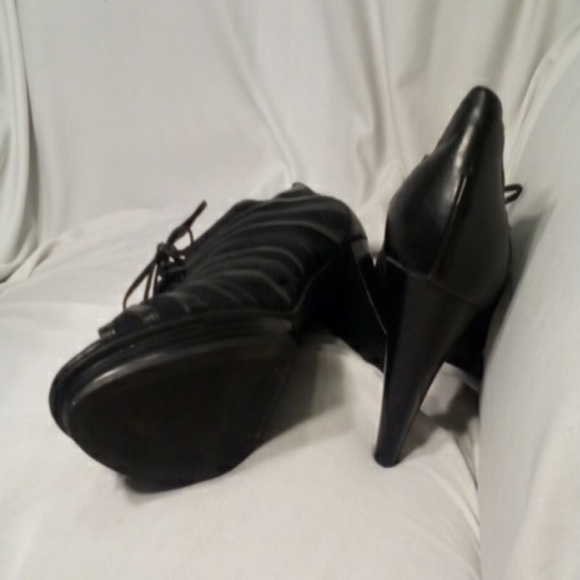 Heels - Picture 4 of 4