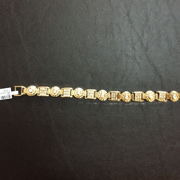 Very cute fashion bracelet 14k bonded