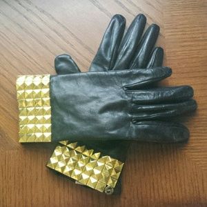Studded gloves