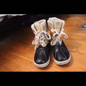 Tan snow boots size women's 8