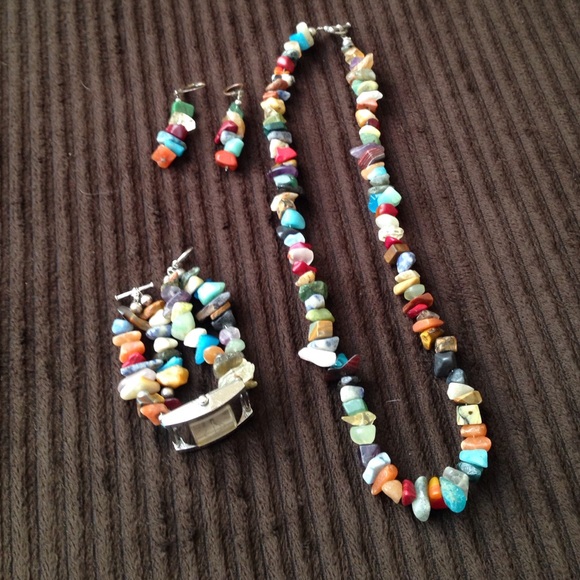 Vintage watch, necklace and earrings. Selling all - Picture 1 of 3